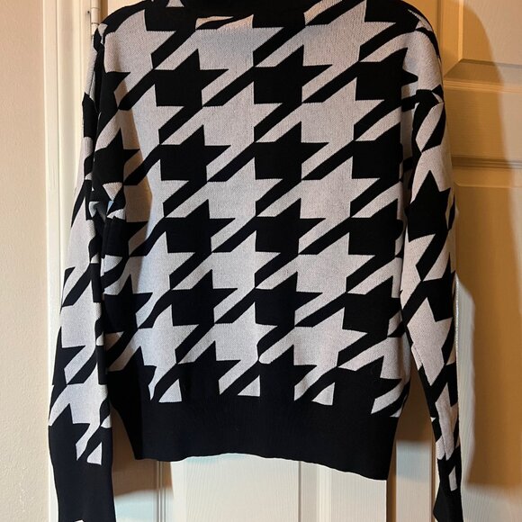 Women's Houndstooth Gray & Black Checkered Quarter Zip-up Sweater - Medium - Picture 2 of 2